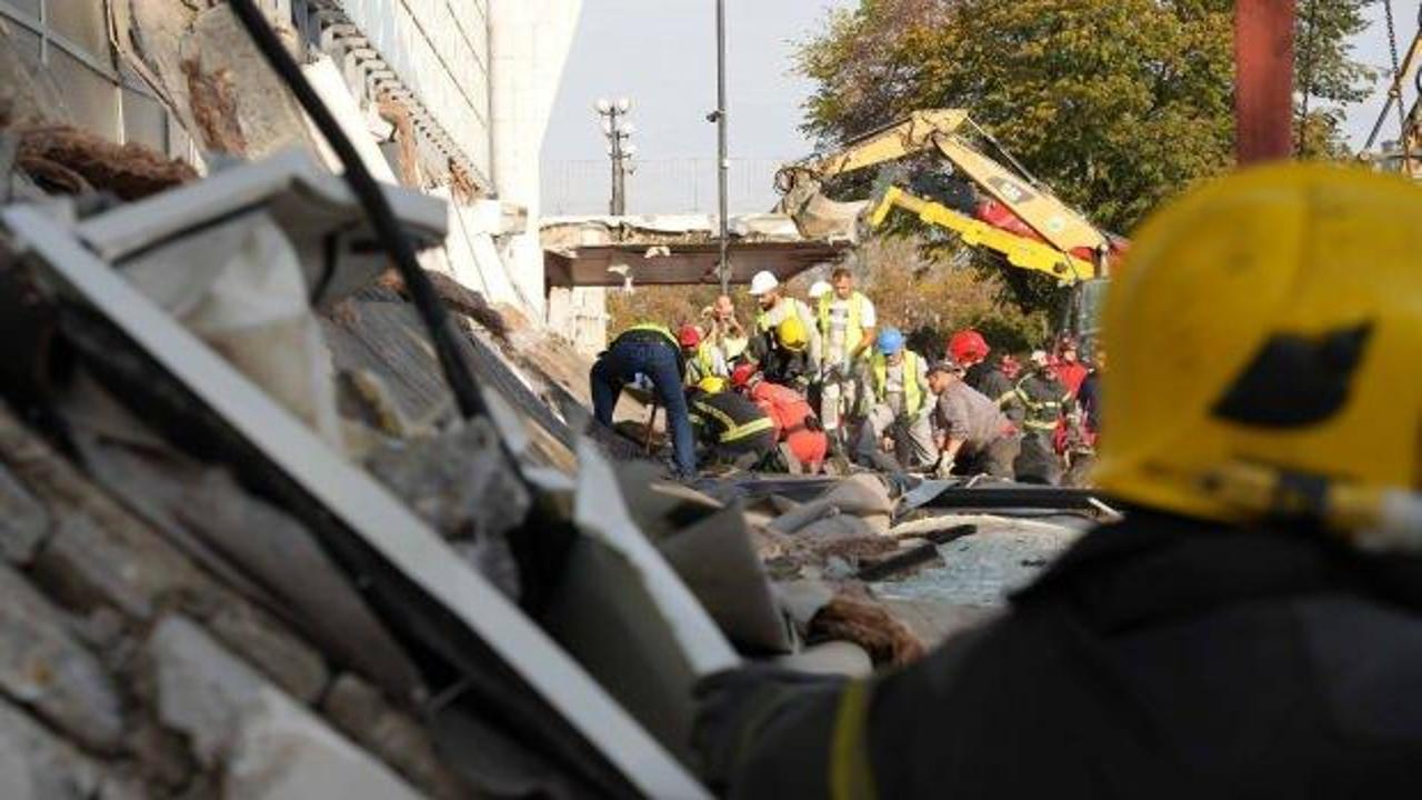 Sırbistan'da tren istasyonundaki beton sundurmanın çökmesi sonucu 14 kişi öldü