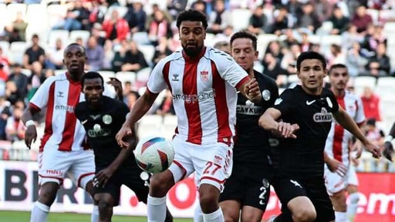 10 kişilik Sivasspor, Rizespor'u geriden gelip mağlup etti
