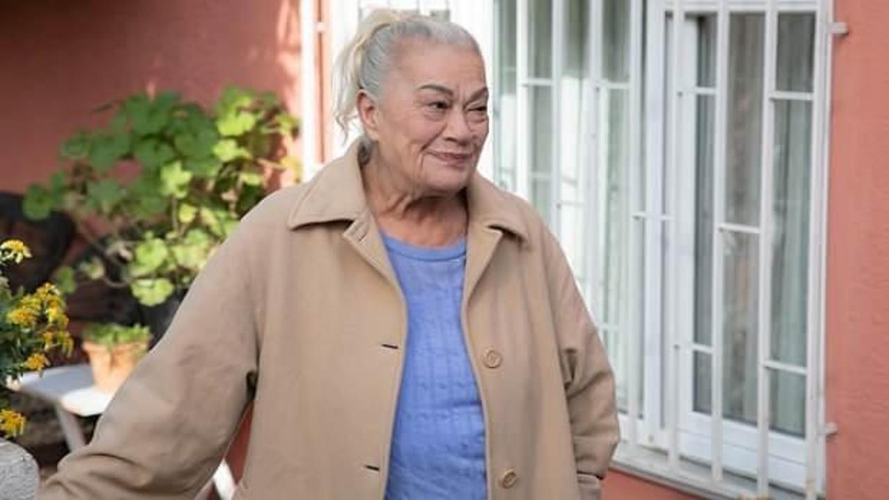 Oyuncu &Ouml;r&uuml;mcer&rsquo;den yardım &ccedil;ağrısı: 'Ayağımın kesilme riski var'