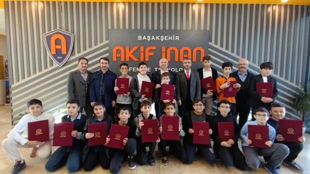 16 İmam Hatip öğrencisi, koro halinde hafız oldu