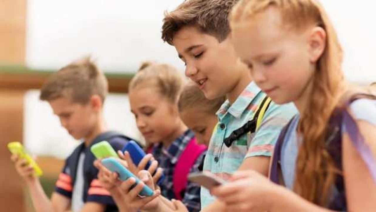 Aileleri izin verse bile... Avustralya 16 yaş altına sosyal medyayı yasaklıyor