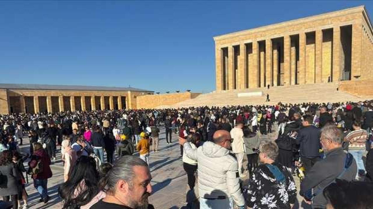 Anıtkabir'de 10 Kasım Atat&uuml;rk'&uuml; Anma G&uuml;n&uuml; &ouml;ncesi ziyaret&ccedil;i yoğunluğu