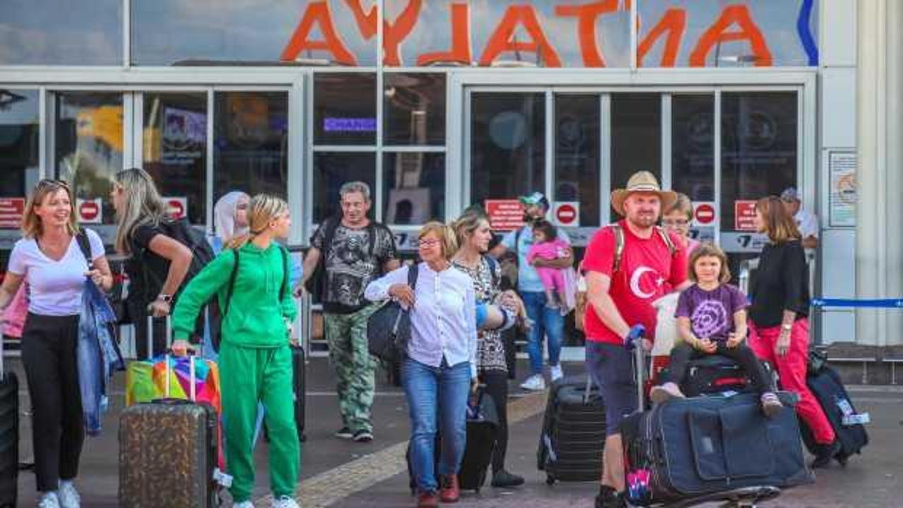 Antalya'ya gelen her 4 turistten 2'si, Rus ve Alman
