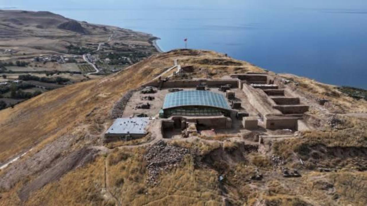 Ayanis Kalesi'nin ihtişamı ortaya &ccedil;ıkıyor