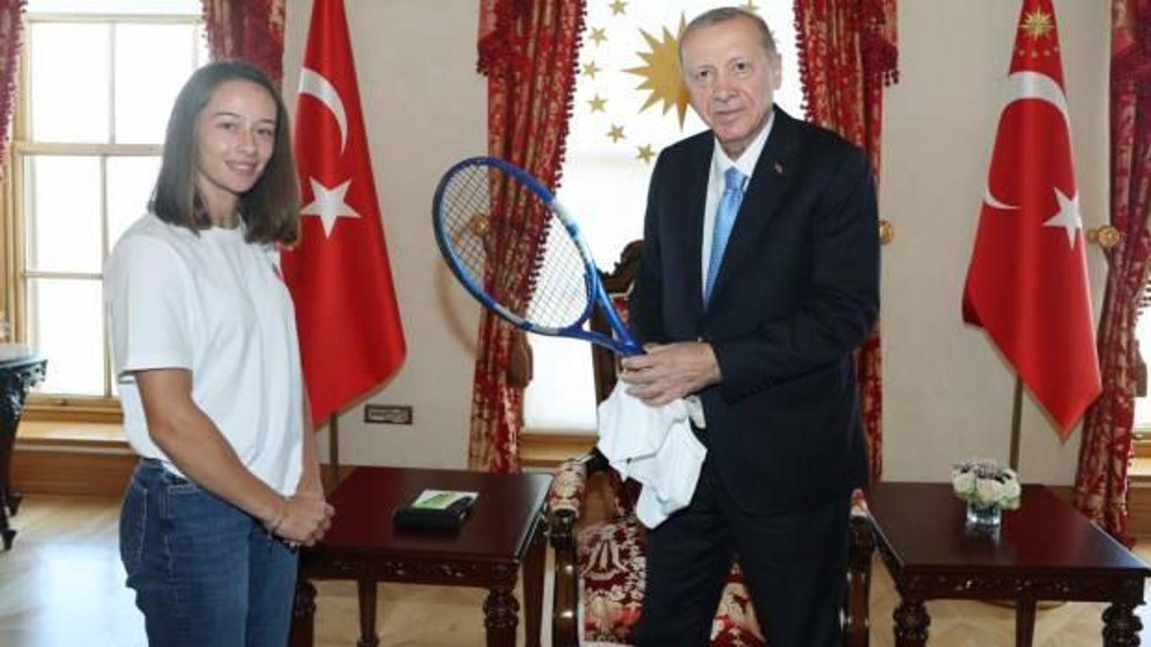 Cumhurbaşkanı Erdoğan'dan milli tenis&ccedil;i Zeynep S&ouml;nmez'e tebrik