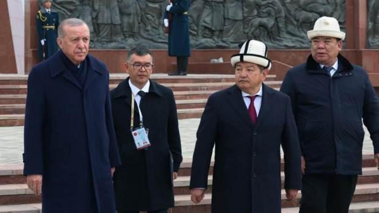 Erdoğan, Ata Beyit Anıtı’nı ve Cengiz Aytmatov’un kabrini ziyaret etti