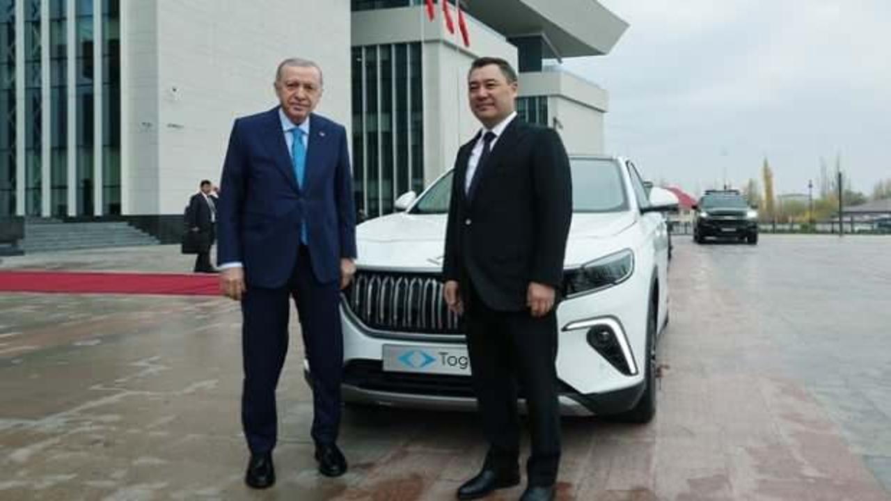 Cumhurbaşkanı Erdoğan, Kırgızistan Cumhurbaşkanı Caparov'a Togg hediye etti