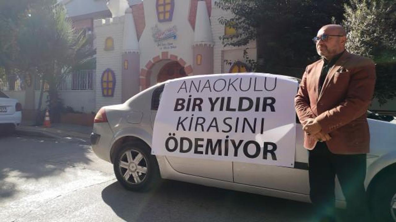 İzmir'de anaokulu önünde şaşırtan pankart