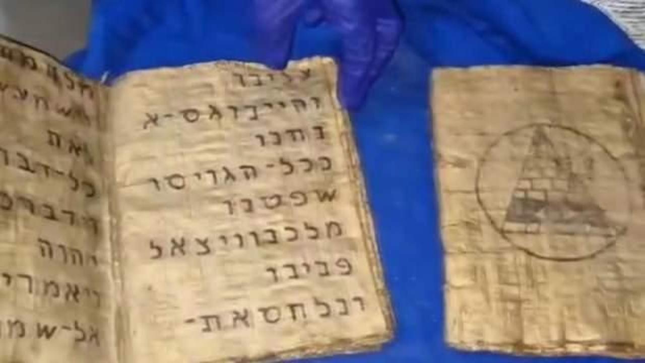 Kayseri'de lahit mezar ve Aramice yazılmış el yazması kitaplar ele geçirildi