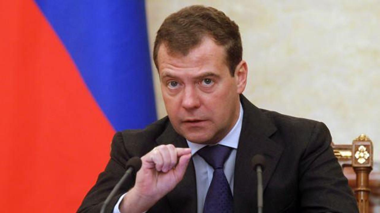 Medvedev: Harris'in işi bitti, hedeflerimize ulaşacağız