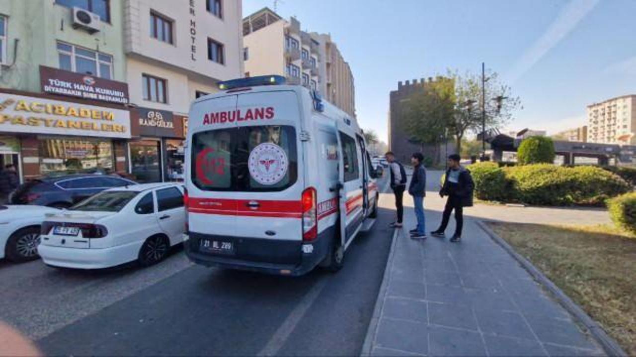 Mendil satarken k&ouml;peğin ısırdığı Ey&uuml;p, yaralandı