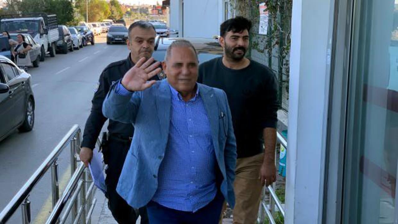 Pişkinliğin b&ouml;ylesi: Dolandırıcılık ş&uuml;phesi ile adliyeye g&ouml;t&uuml;r&uuml;l&uuml;rken el salladı