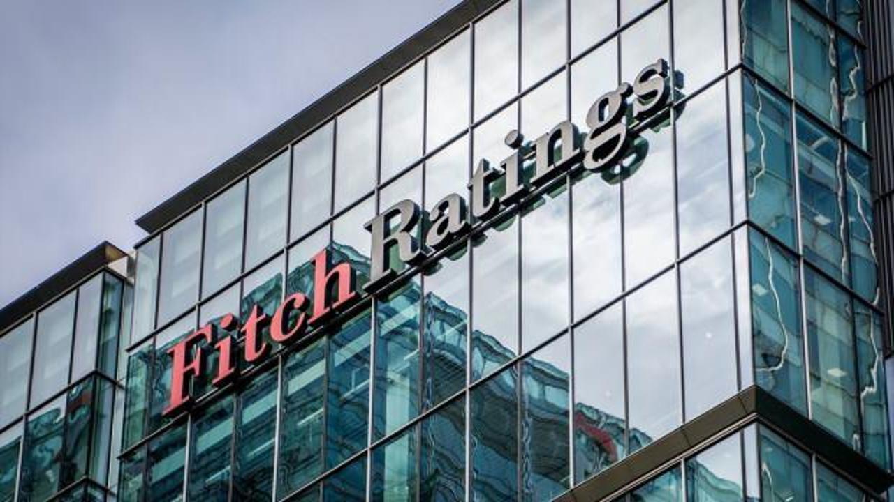 Fitch: Türk bankalarının görünümü risklere rağmen iyileşiyor