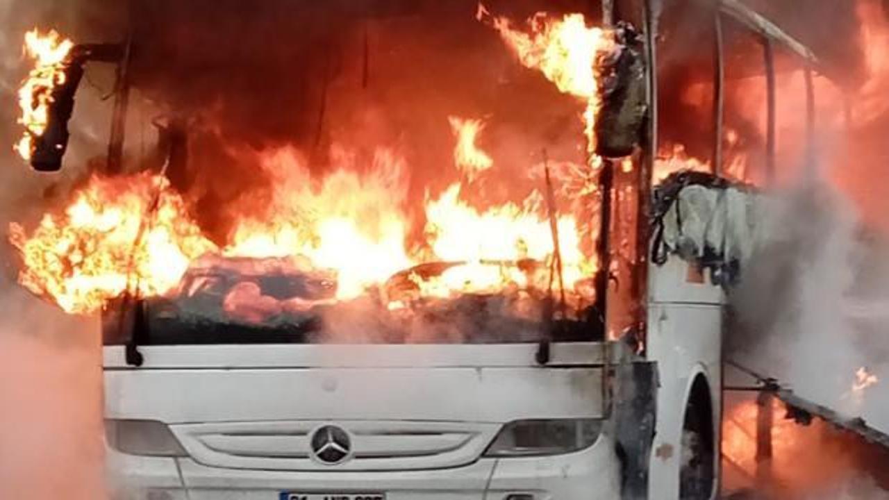 Faciadan kıl payı dönüldü! Yolcu otobüsü otoyolda alev alev yandı!