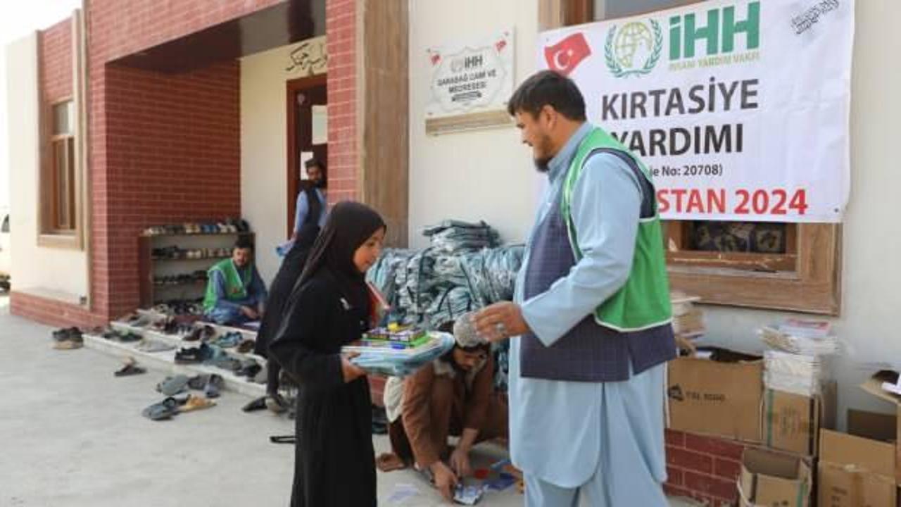 İHH’dan Afganistan’da 5 bin öğrenciye kırtasiye seti