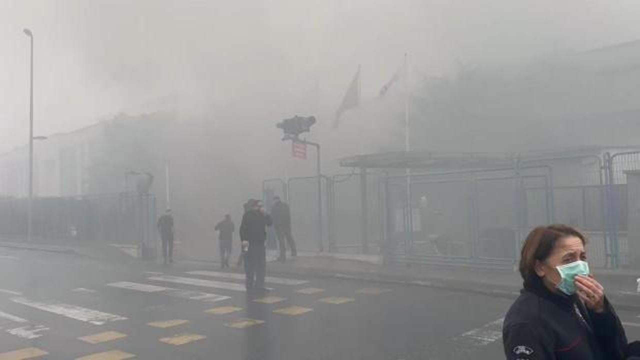 Son dakika haberi... İstanbul'da fabrikada yangın: Çalışanlar tahliye edildi!