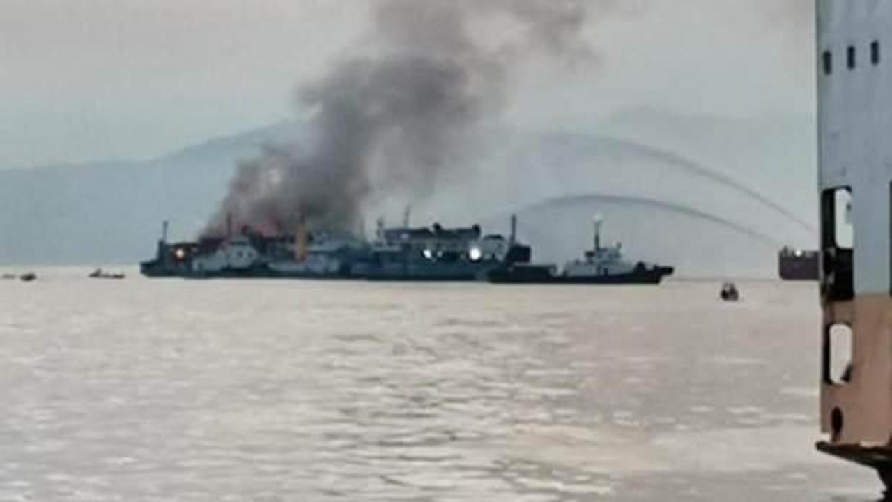 Savaş gemisinde yangın paniği: 1 kişi kayıp