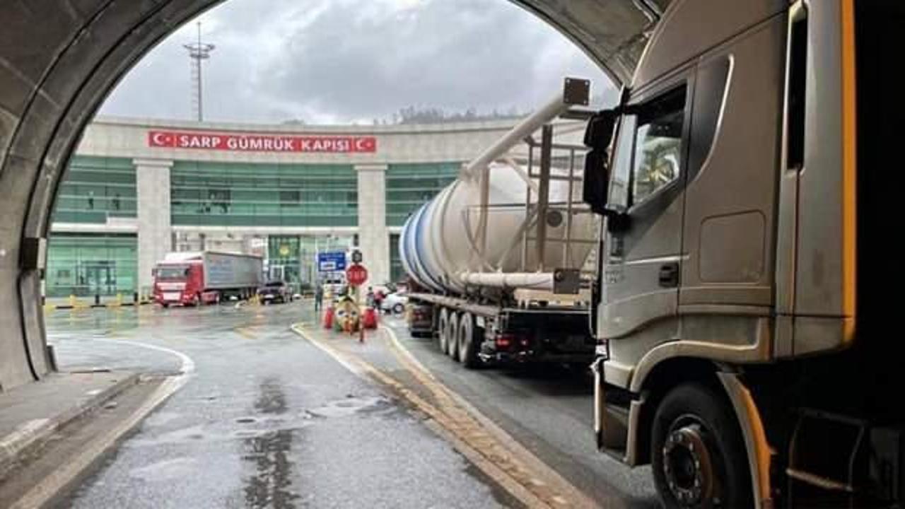 Sarp Sınır Kapısı'nda tır geçişleri rekor kırıldı