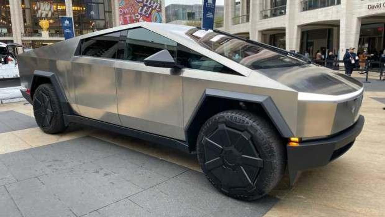 Tesla, 2 bin 431 Cybertruck aracını geri &ccedil;ağırdı