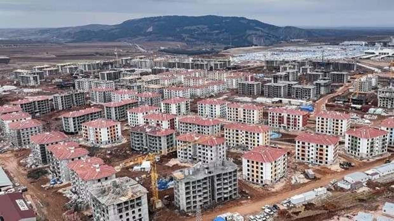Türkiye'nin en büyük şantiyesinde binalar yükselmeye devam ediyor