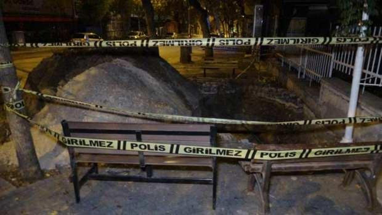 Belediye ekibi kılığına girip define aradılar! Kazdıkları kuyuya d&uuml;şt&uuml;ler