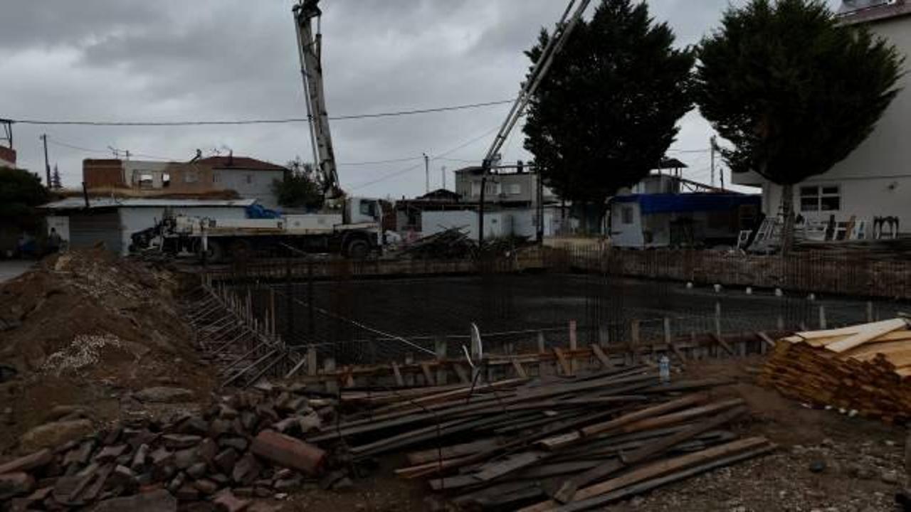 Depremde yıkılmıştı &Ccedil;arşı Camii'nin temeli yeniden atıldı