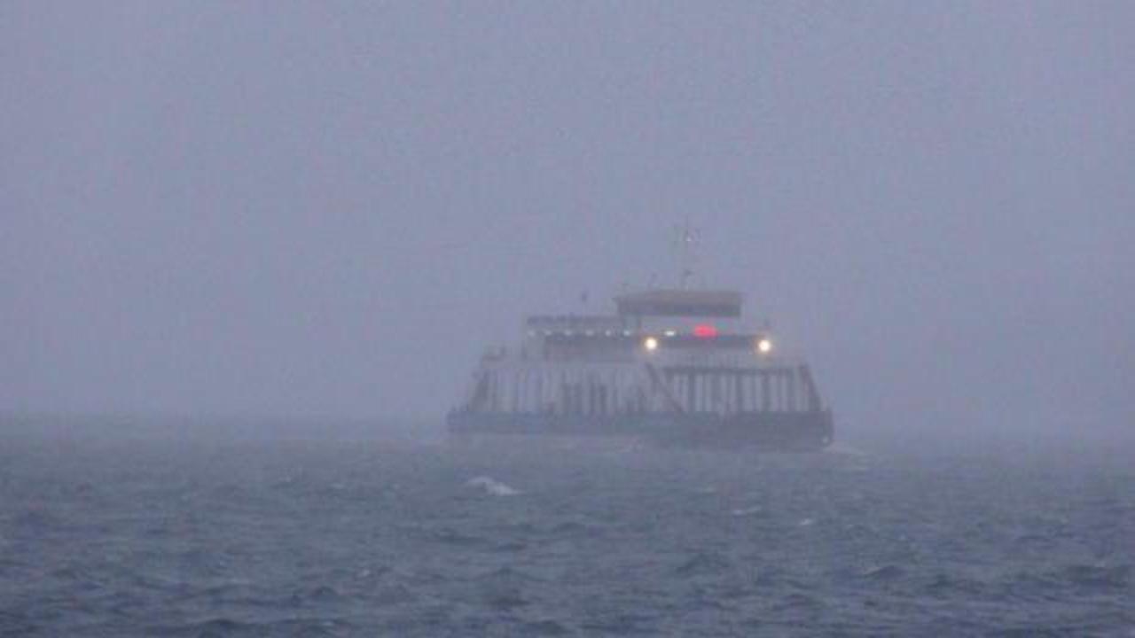 Kabatepe-G&ouml;k&ccedil;eada feribot hattında 2 sefere 'fırtına' engeli