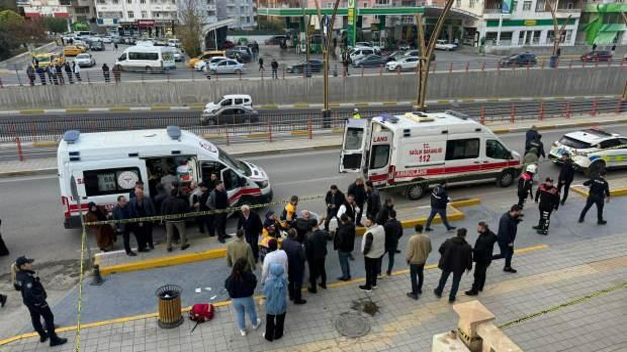 Mardin'de silahlı saldırı! Biri avukat d&ouml;rt yaralı