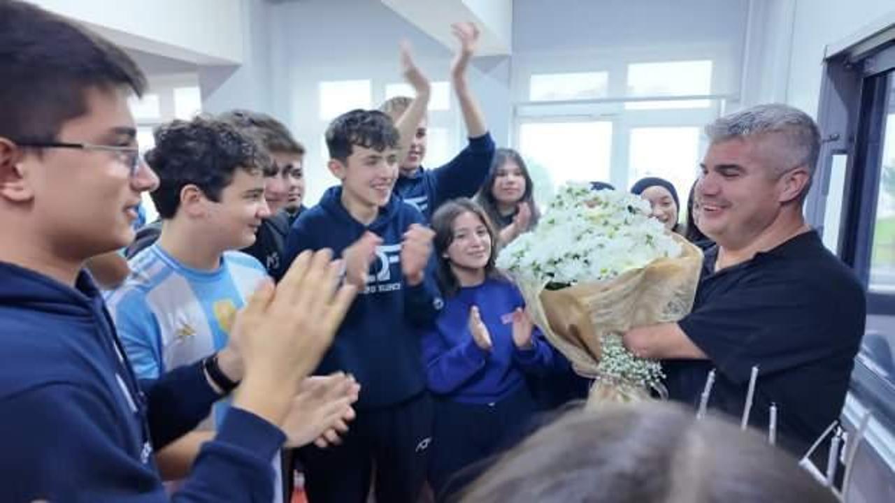 Öğrencilerden İsmail Öğretmene duygulandıran sürpriz