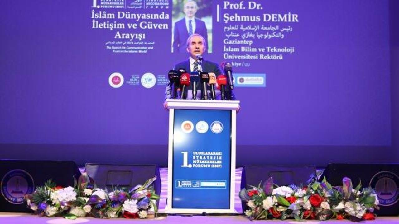 Prof. Dr. Şehmus Demir 1. Uluslararası SMF'de konuştu