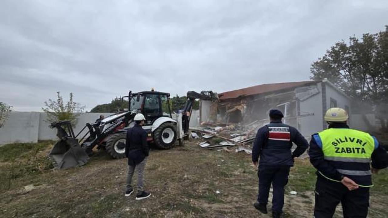 Silivri'de kaçak yapılar yıkıldı: Devamı gelecek!