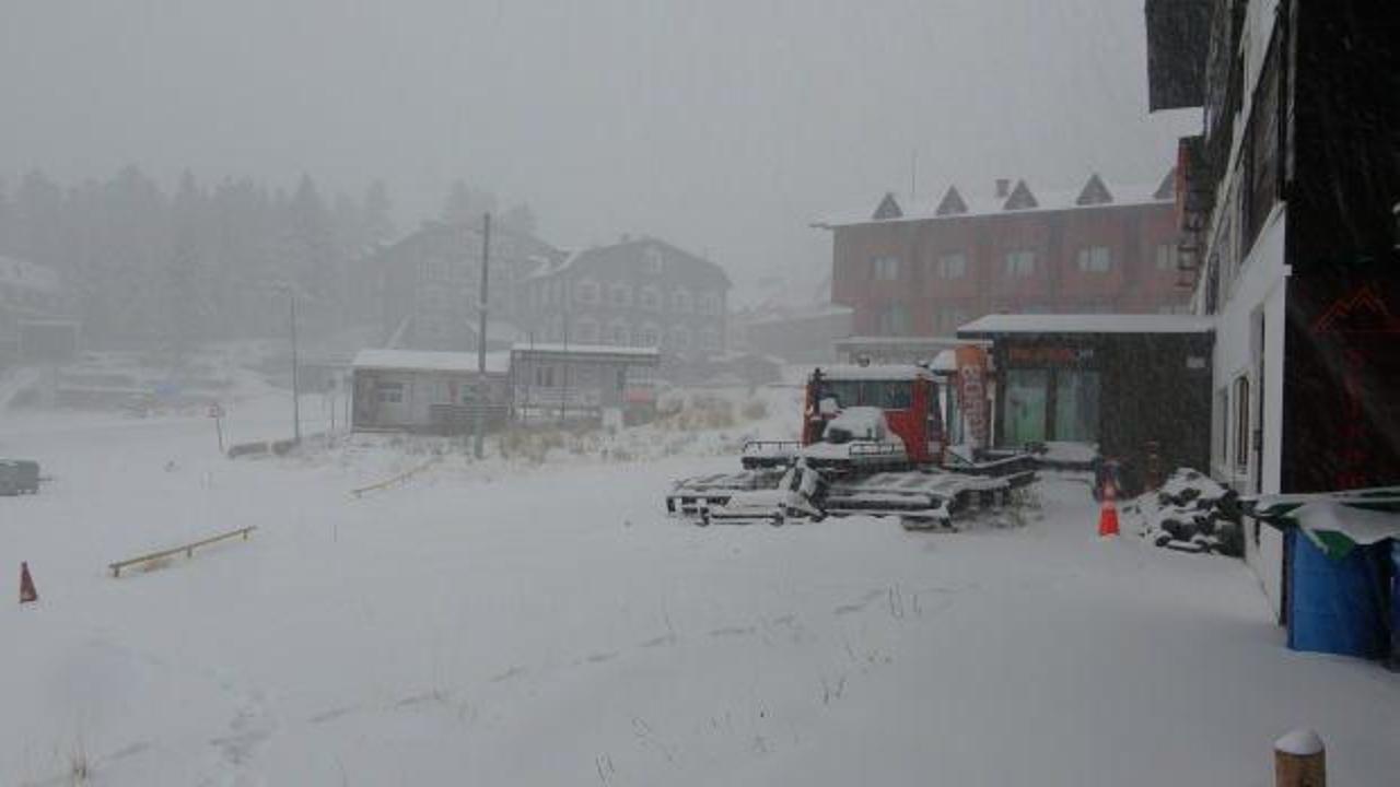 Uludağ'da lapa lapa yağan kar 50 santimetreye ulaştı 