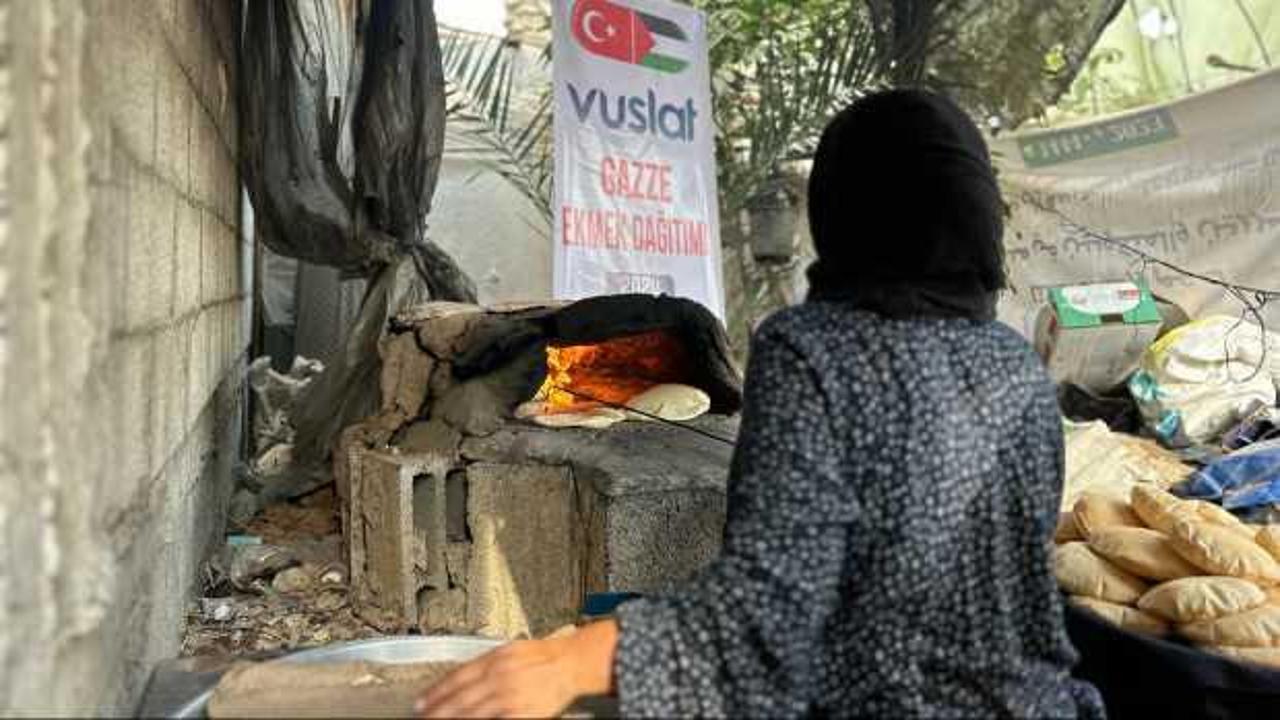 Vuslat Derneği Gazze'de g&uuml;nl&uuml;k 2 bin ekmek dağıtıyor