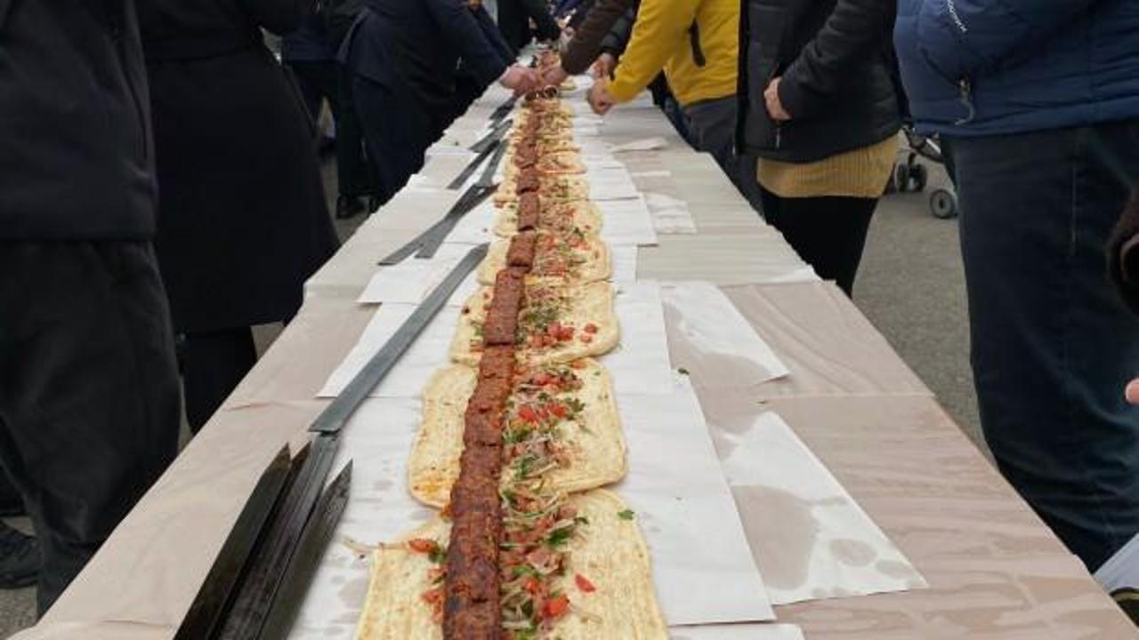Ankara'da 106 metre Adana kebabı ikram edildi