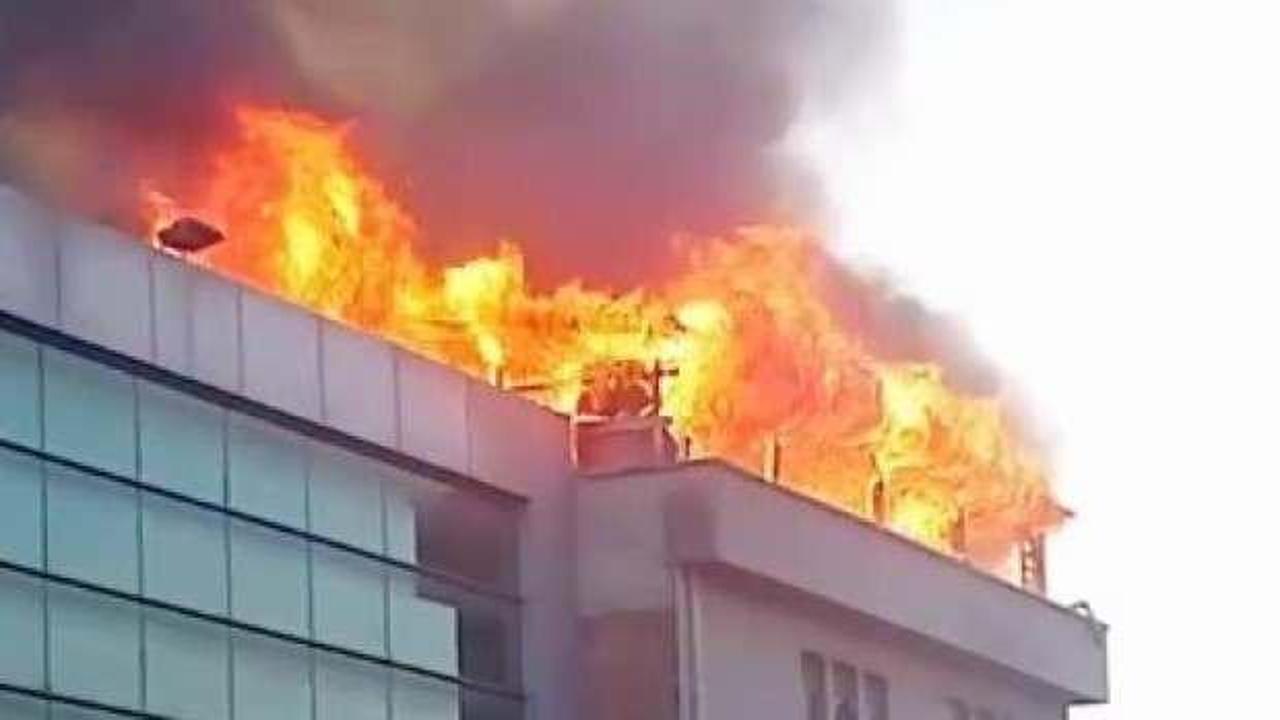 Ankara'da boya atölyesinin çatısında yangın