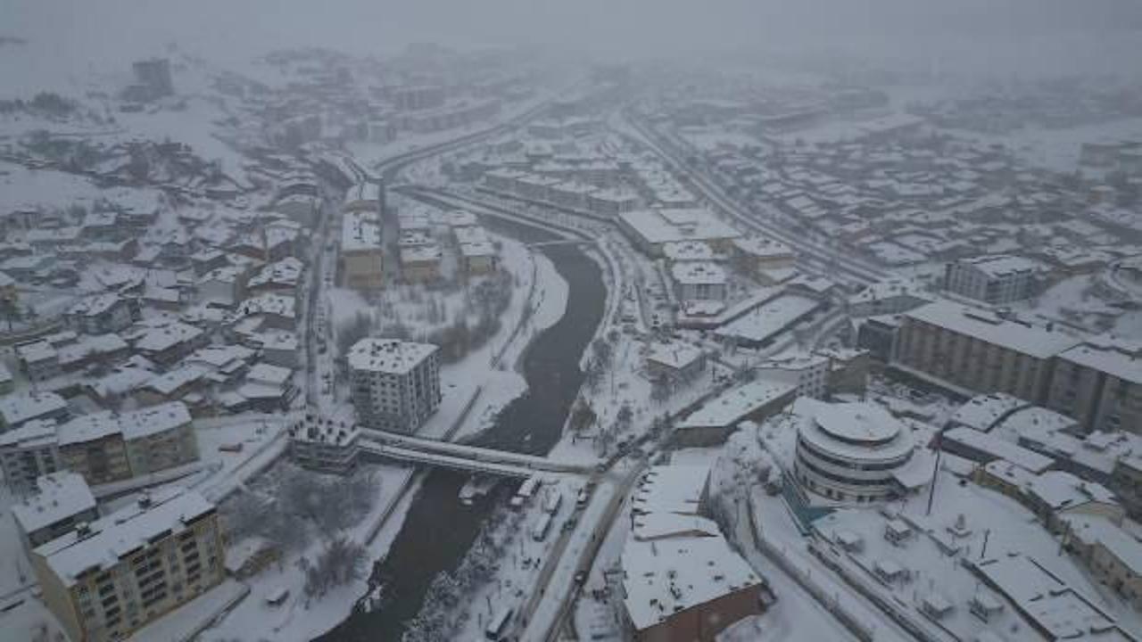 Bayburt Valiliğinden uyarı: Kent merkezinde kar kalınlığı 60 santimetreyi buldu! 