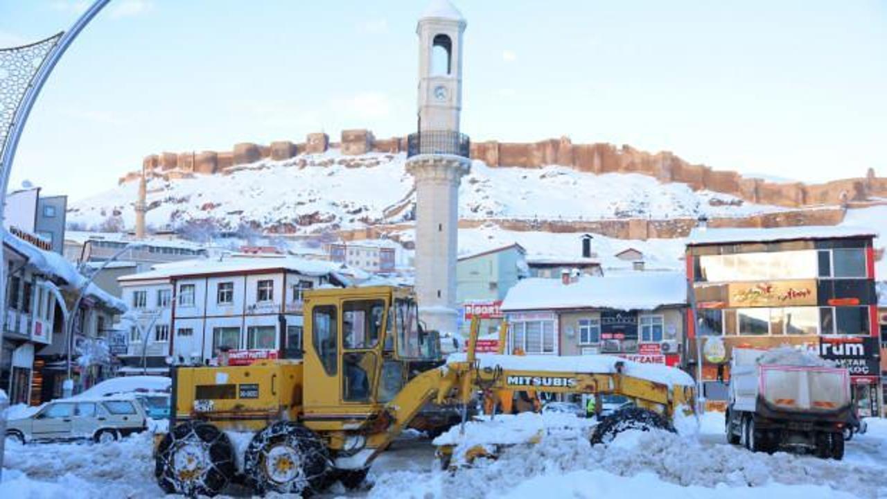 Bayburt’ta kar kalınlığı 80 santimetreyi buldu