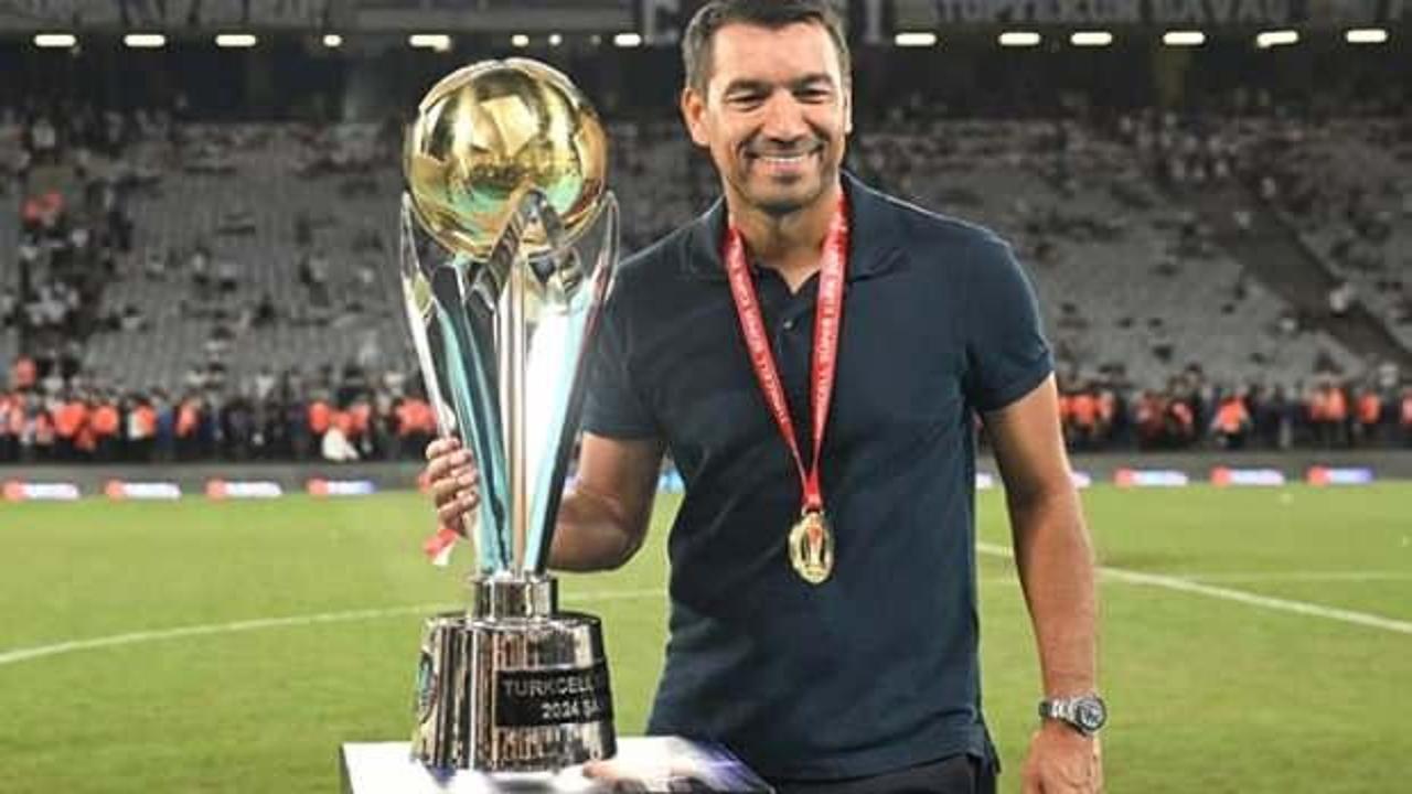 Beşiktaş'ın Giovanni van Bronckhorst'a &ouml;deyeceği tazminat ortaya &ccedil;ıktı