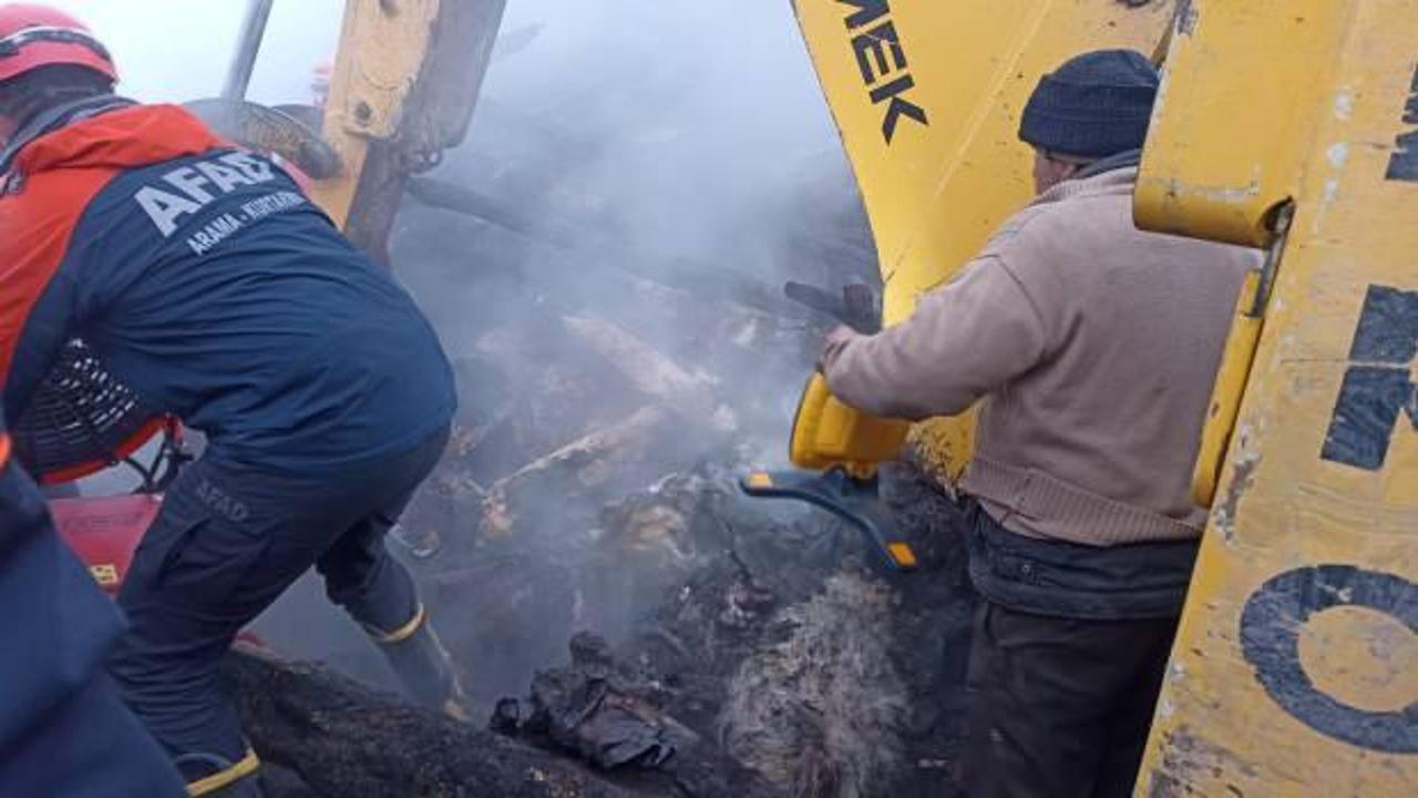 İki katlı ev küle döndü: Baba ve engelli oğlu hayatını kaybetti