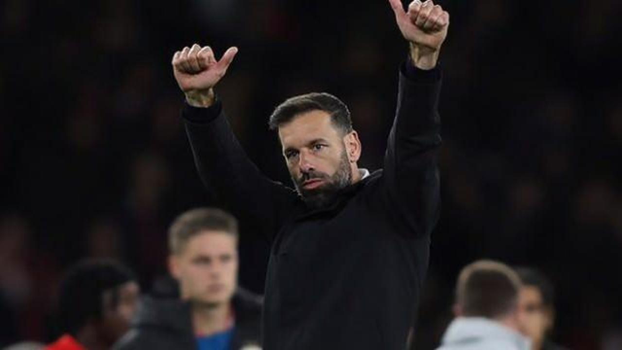 Ruud van Nistelrooy Premier Lig'de kalıyor!