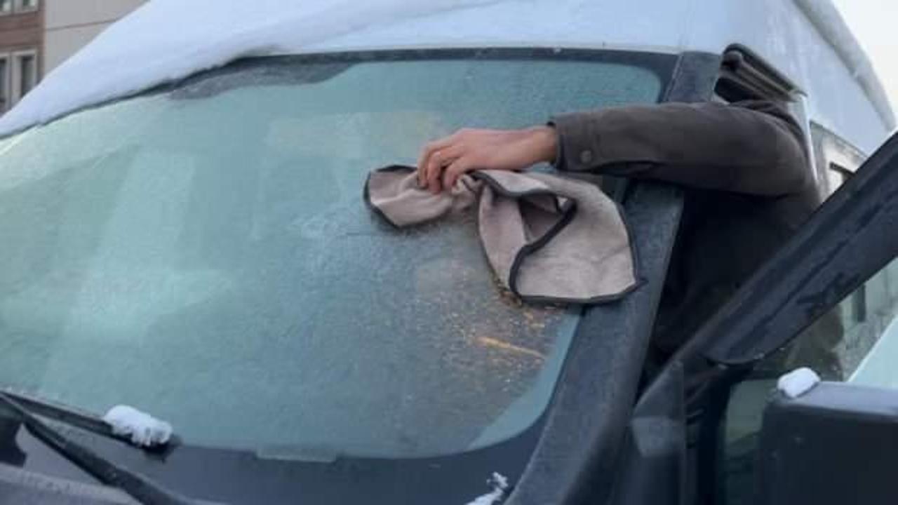 Şehir buz kesti! Buz sarkıtları yarım metreyi buldu