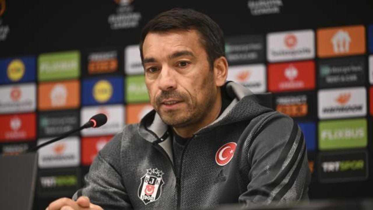 Takımdan ayrılacak mı? Van Bronckhorst a&ccedil;ıkladı