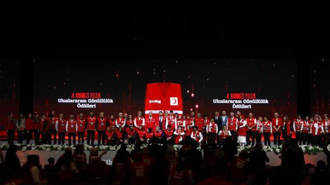 4. Kırmızı Yelek Uluslararası G&ouml;n&uuml;ll&uuml;l&uuml;k &Ouml;d&uuml;lleri sahiplerini buldu