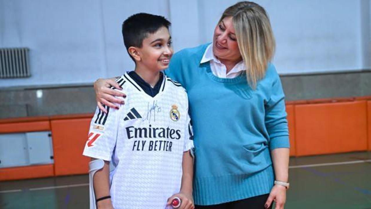 Arda G&uuml;ler'den g&ouml;n&uuml;lleri ısıtan hareket! Annesi bizzat iletti