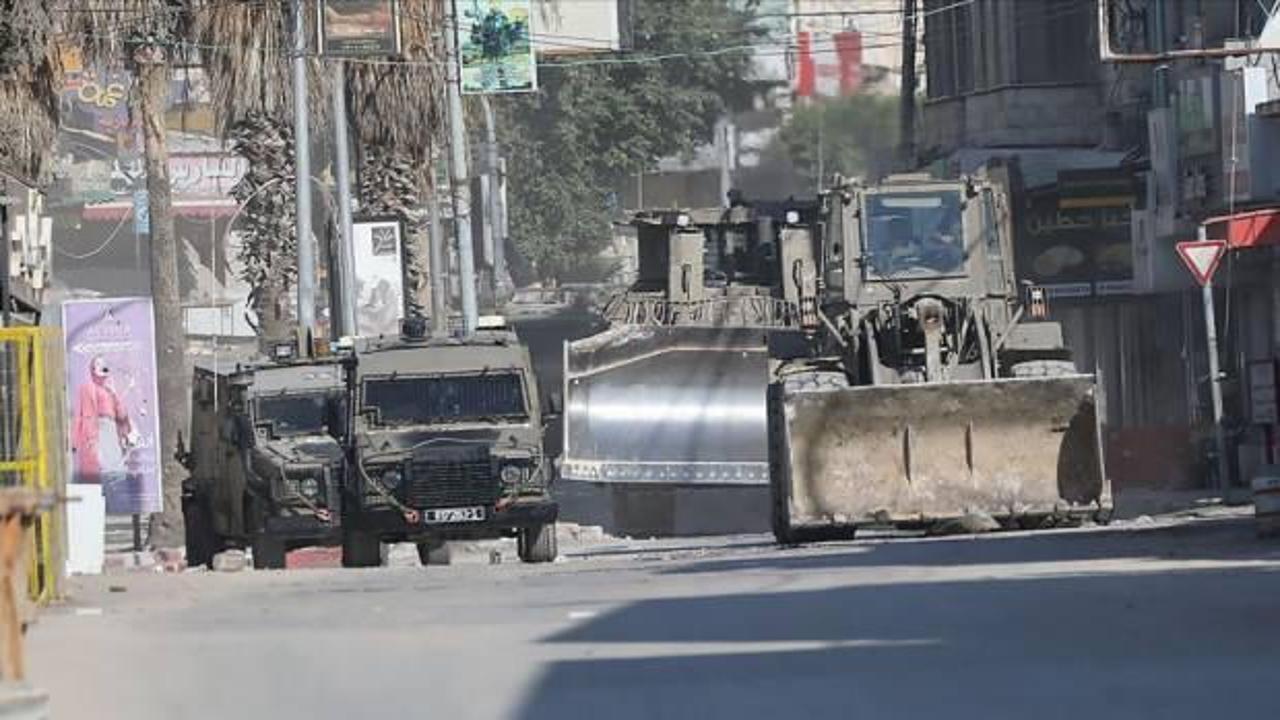 Batı Şeria&rsquo;da baskınlar s&uuml;r&uuml;yor...Filistinli kadın tutuklandı!