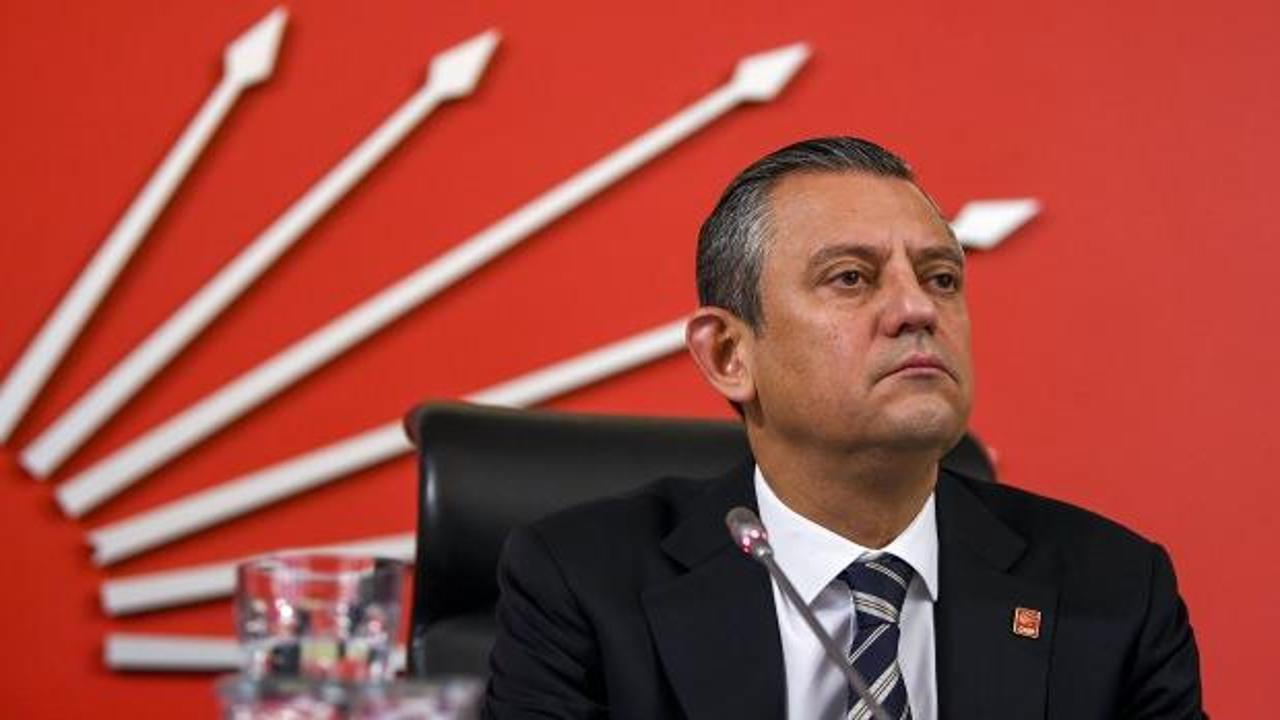 CHP'li aydınlardan &Ouml;zg&uuml;r &Ouml;zel'e: 'Normalleşemezsin'