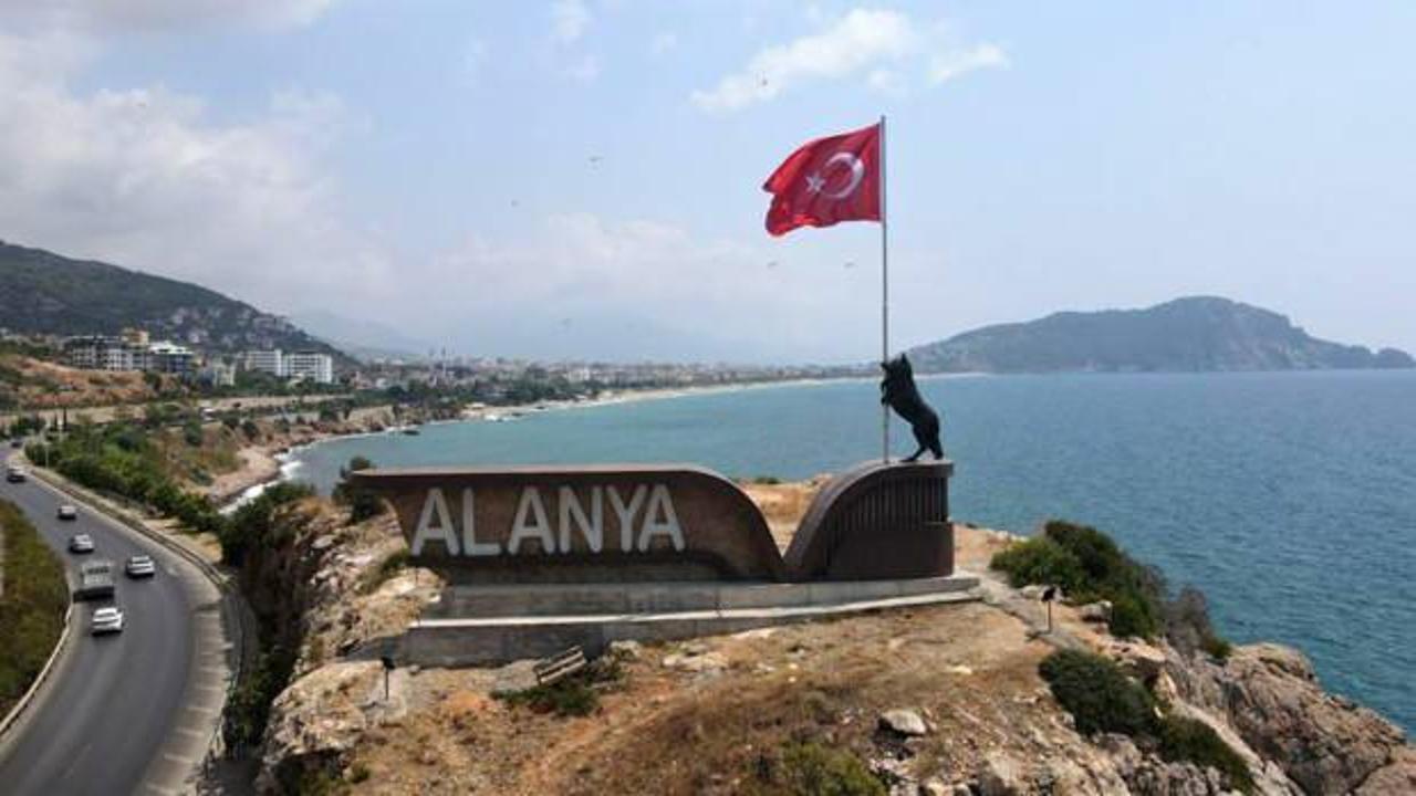 MHP'lilerden Alanya'da bozkurt heykelinin kaldırılmasına tepki