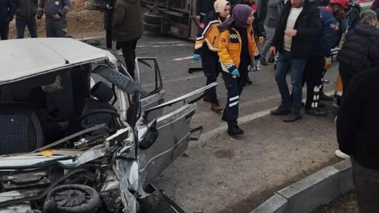 Öğrenci servisiyle otomobil çarpıştı: 1 ölü