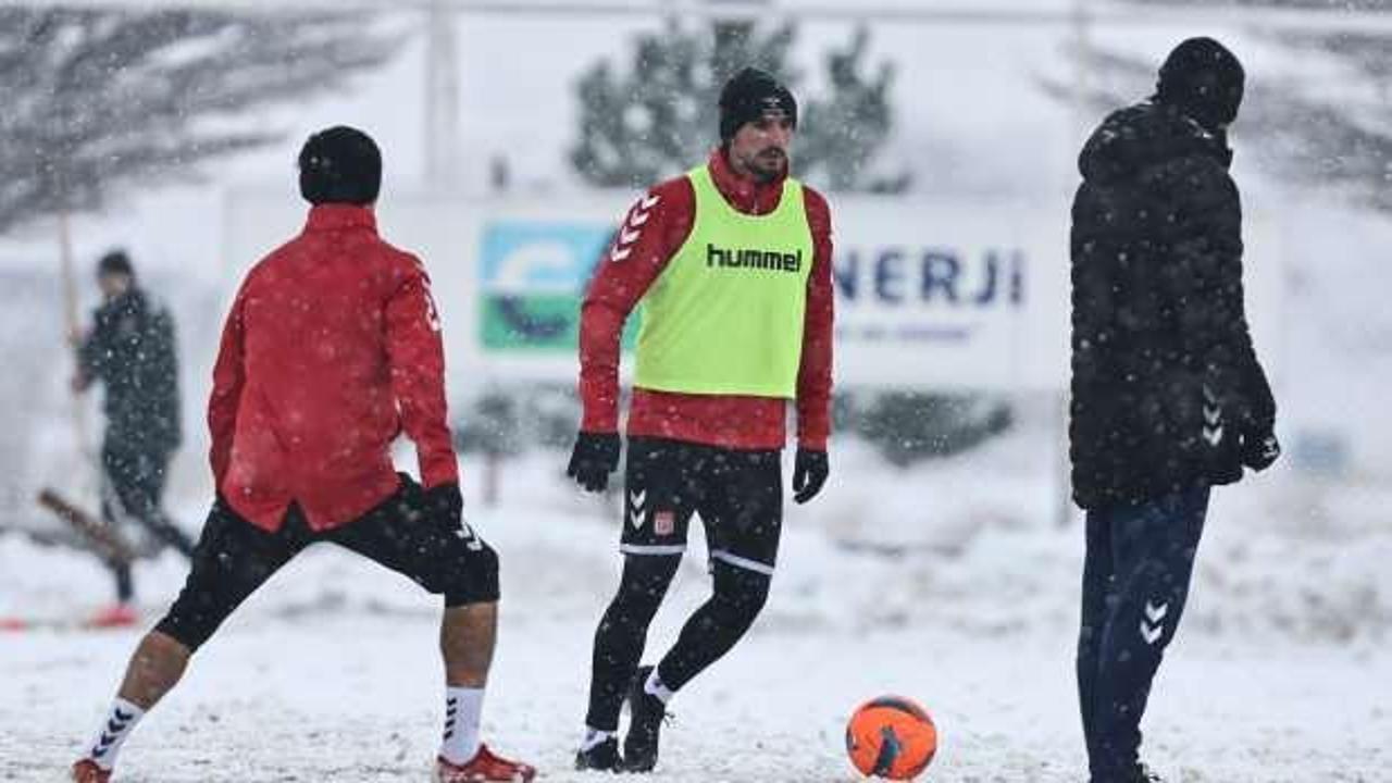 Sivasspor'un idmanı yarıda kaldı!
