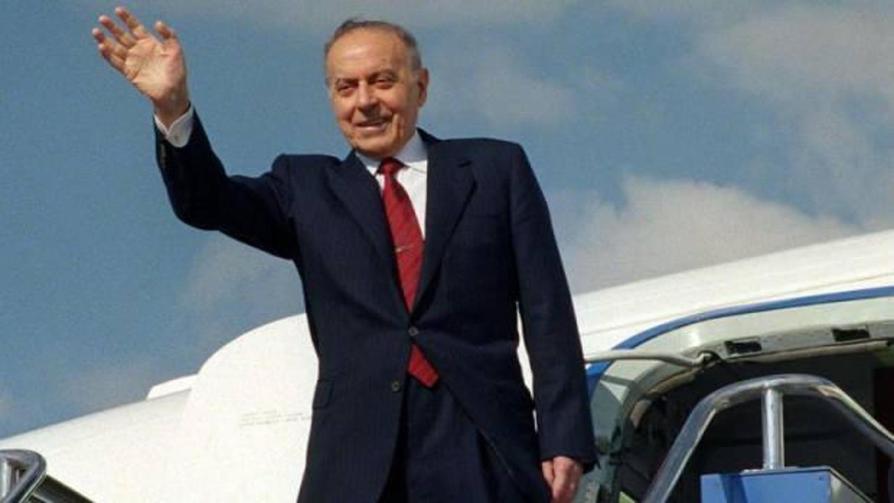 Haydar Aliyev için  anma töreni! Vefatının 21. yılında Azerbaycan’da anıldı